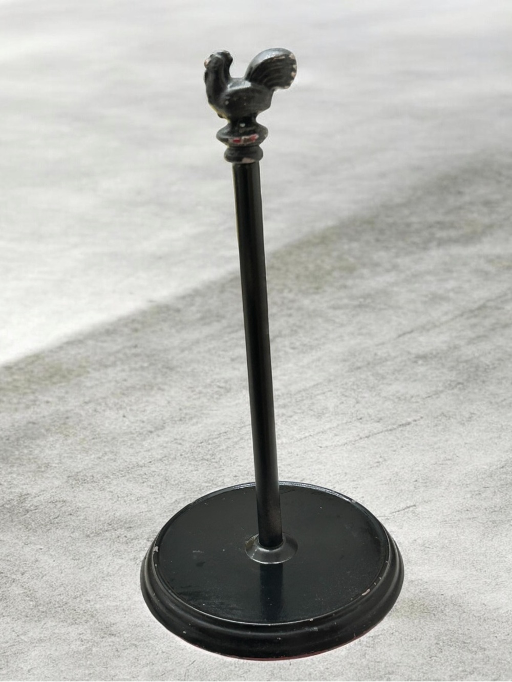 Vintage Rustic Rooster Cast Iron Black Rooster Paper Towel Holder Stand